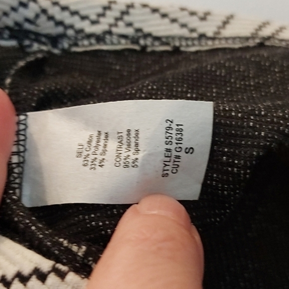 NWT Gilli Shelly Printed A Line Skirt Black and White Size Small - Picture 6 of 6